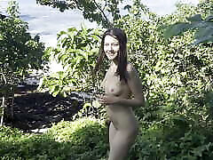 Met Model Margo Von Teese on the Beach, It All Ended in Passionate Sex Against the Backdrop of the Sea
