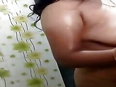 Romantic Couple Dance in Bathroom Sexy Aunty girl solo grapp Ass Aunty Kolkata Aunty Local Aunty Pussy Aunty Big