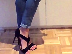 Walking and no hand cum in skinny jeans