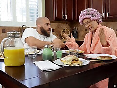 Breakfast Sex With mother teach teens Oil With Xander Corvus, Sky Pierce - Brazzers