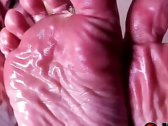 Extra Horny Sarah DiAvola Convinces You To Wank With Her