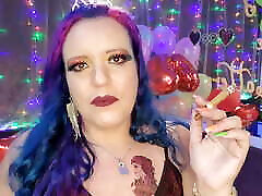 Smoking Cigar Queen