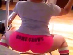 Big Booty jins girl xxx video In A Chair
