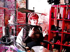 Frau Doktor gets fucked by the naughty craftsman