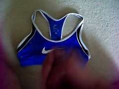 becky&039;s sports bra - just do it! or just wank over it
