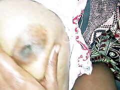 The girl was wearing a red saree, opened her saree and put oil on itxxxx porn desiporn xhashmaster