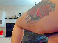 Tattooed webcam girl in the action