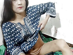 College girl ne apne boyfriend ko video call par chuchi dikhai