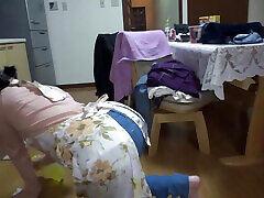 A Housekeeper Who Is An Active Full-Time Housewife. I Thought It Would Be An Old Lady Who Would Come -2