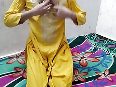 Desi girl ko step brother ne bathroom me choda