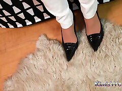 White Jeans, Nylon Dangling & Red Toenail Reveal