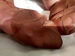 Mrs Mature bigtit and ass showing off her RHT Stockings and her lovely pussy