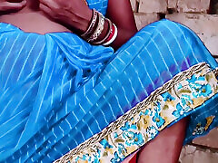 Indian desi village kiss ibcar biwi ko pati ne pela.bangali housewife apne husband ke sath masti kiya.hindi sexy viral video