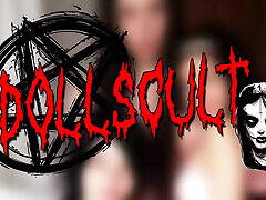 Violet plays with her delicious pussy - DOLLSCULT