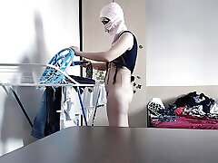 The amateur mother does work in the naked house.