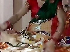 Jija Ji Ne Raat Me Sali Ko Farsh Par Litakar Raat Bhar Pelaa