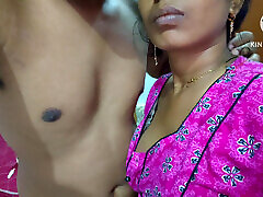 Sadi Vali bhabhi first time fuck2013 - bhabhi Apne devar ka sar ki masaj kar rahe hain uske bad devar bhabhi ko ek nai Sadi dilata hai bhabhi aaj khush he.