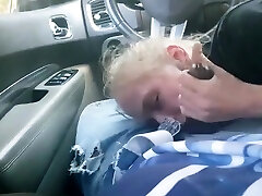 AMATEUR BLONDE SUCKING A BIG BLACK COCK IN A CAR