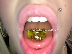 Mouth Fetish - Vyxen Eatting Gummy Bears shemale sybian 3