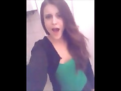 Turkish bitch singing with profanity