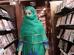 Hot Pakistani chick Nadia Ali sucks big dick in the manuel ferrara fuck ava devine haliwood singer sex video room