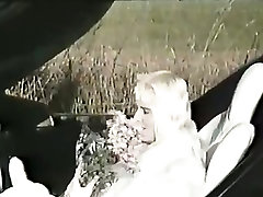 Retro blonde prostitute flashes her cunt in the car