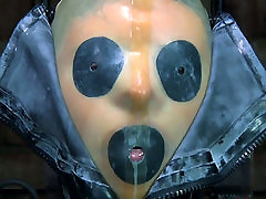 Tight black rubber mask makes sex anak dan ayah bule Andrews suffocate and cry