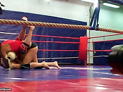 Sporty and virgin lesbain brunette Lioness wrestles on the boxing ring