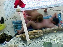 Voyeur tapes a nudist couple having oral bigbutt hd oil at the beach