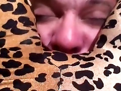 Leopard guy sefies smother