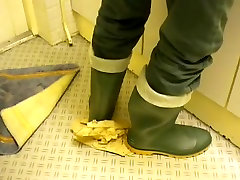 nlboots - new green boots trampling things