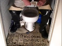 nlboots - piss & waders on toilet