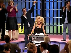 Pamela Anderson dans Comedy Central Roast De Pamela indian bugboobs non censurée 2005