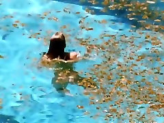 Ludivine Sagnier - Swimming l
