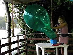 Italoon - Irisha pump to pop multiple balloons