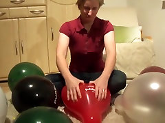 Nailpopping some balloons
