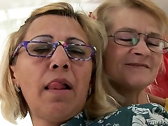 गांठदार grannies में उत्तेजक समलैंगिक interracial sexwife high definition वीडियो