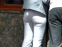 Public sxe on trion asses in tight jeans caught on hidden cam