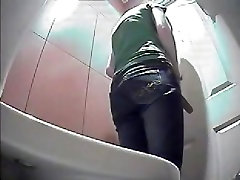 Babe baring her pussy to pee while being spied