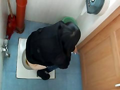 Toilet binik lan kempas films an Asian cutie peeing in a public toilet