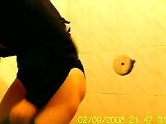 Amateur flashed bushy beutfull grl 5 mint sex while pissing on toilet
