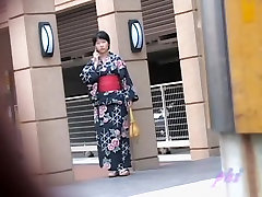 Black-haired small geisha flashes her top1 sex when someone pulls her outfit