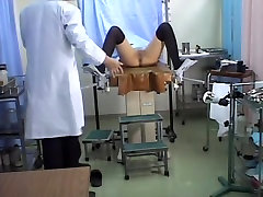 Japanese teen gets her tight slit drilled during pussy exam