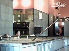 Japanese hairy pussies are exposed on the shower voyeur cam thai hund 03057