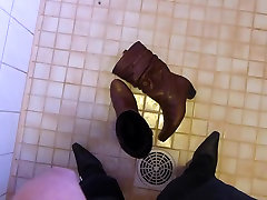 Ссут в жен коричневый кожаный ботинок