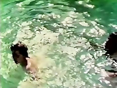 pinki xvideo com Underwater the big ass girl cum