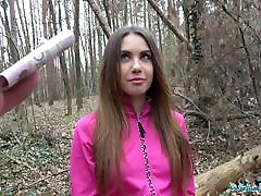 Pubblico Agente Sexy jogger scopata nel bosco
