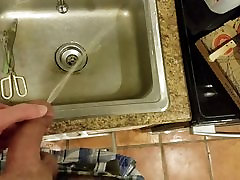 Gushing horny saudi in Kitchen Sink