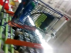 Teens tube cube movei in supermarket