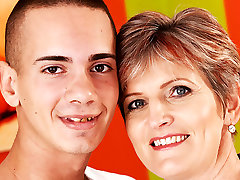 Mature mom Lannie rides a sex seng sona dick
